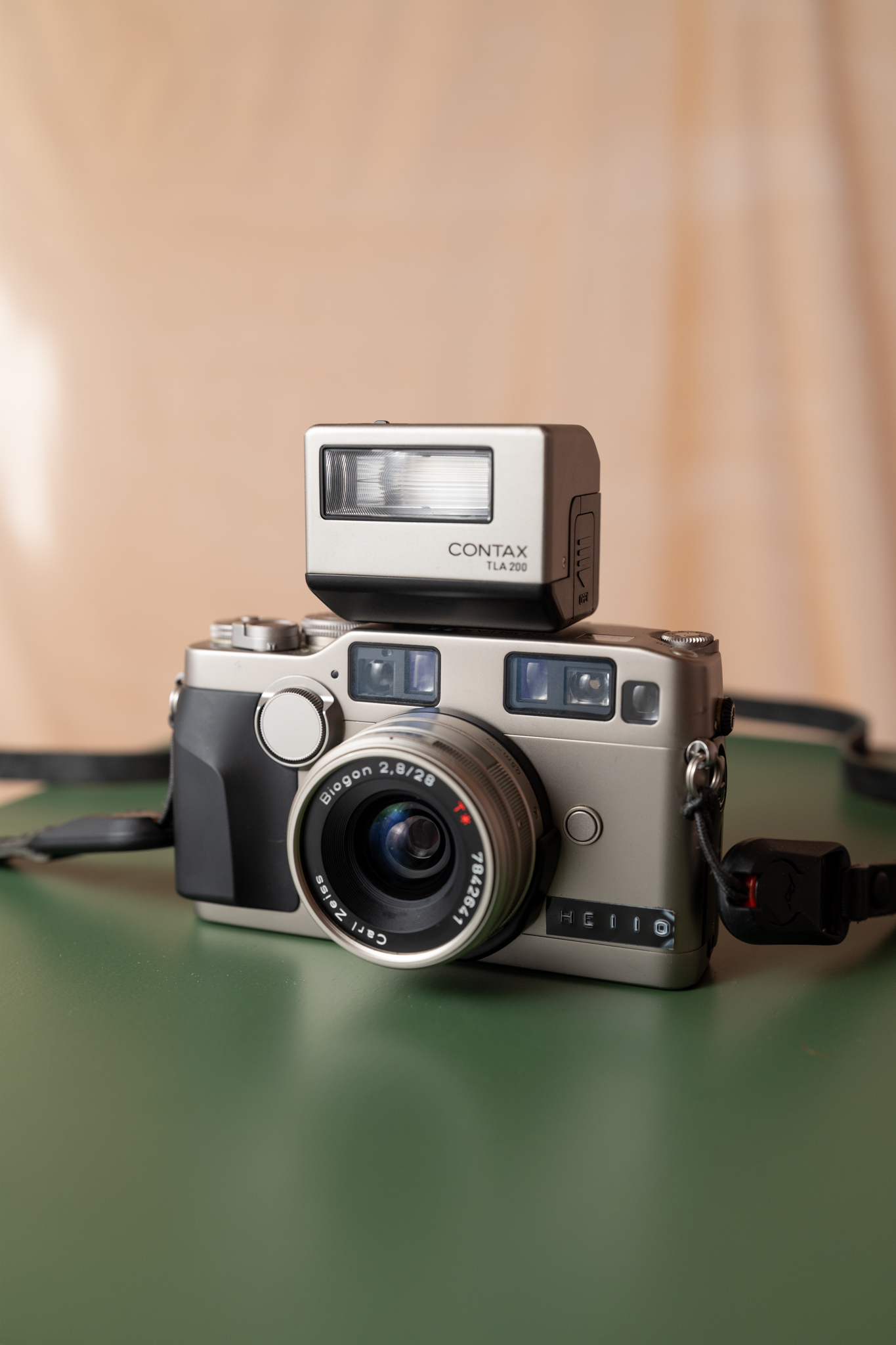 Contax g2 with TLA200 flash